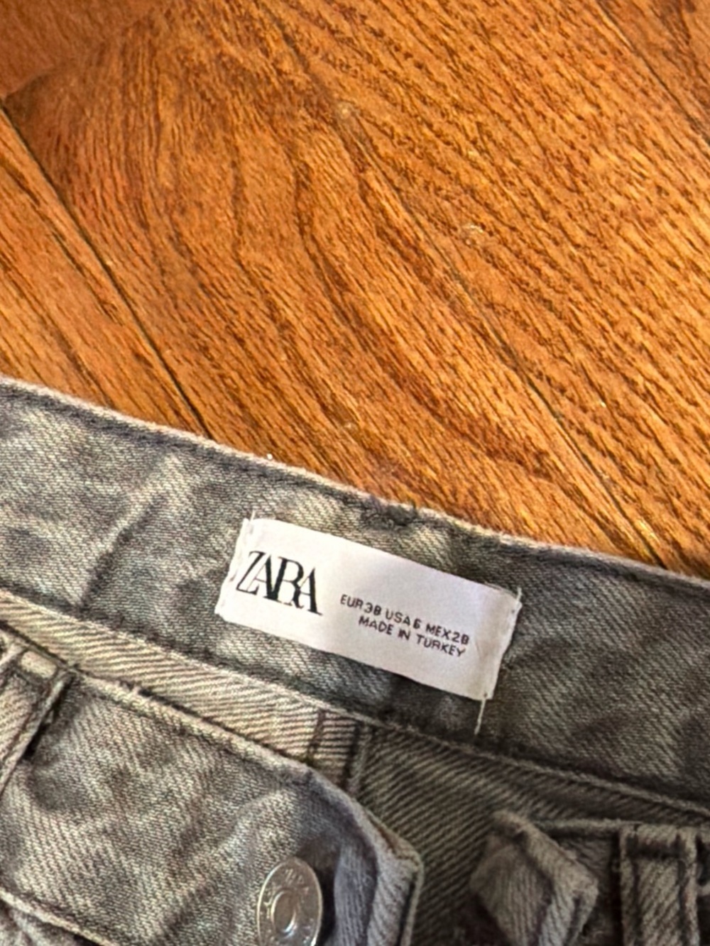 Zara mid rise straight leg Jeans - Gray Wash - Picture 2 of 2